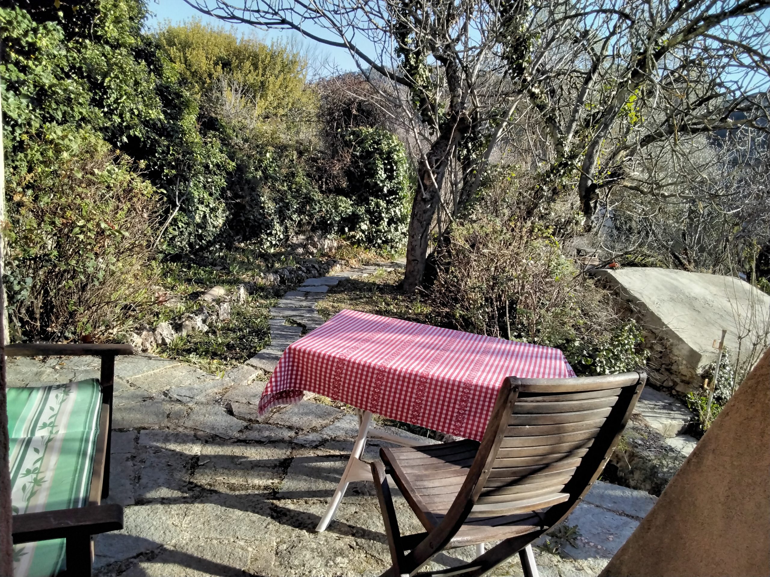 Joli logement avec jardin en Provence Verte